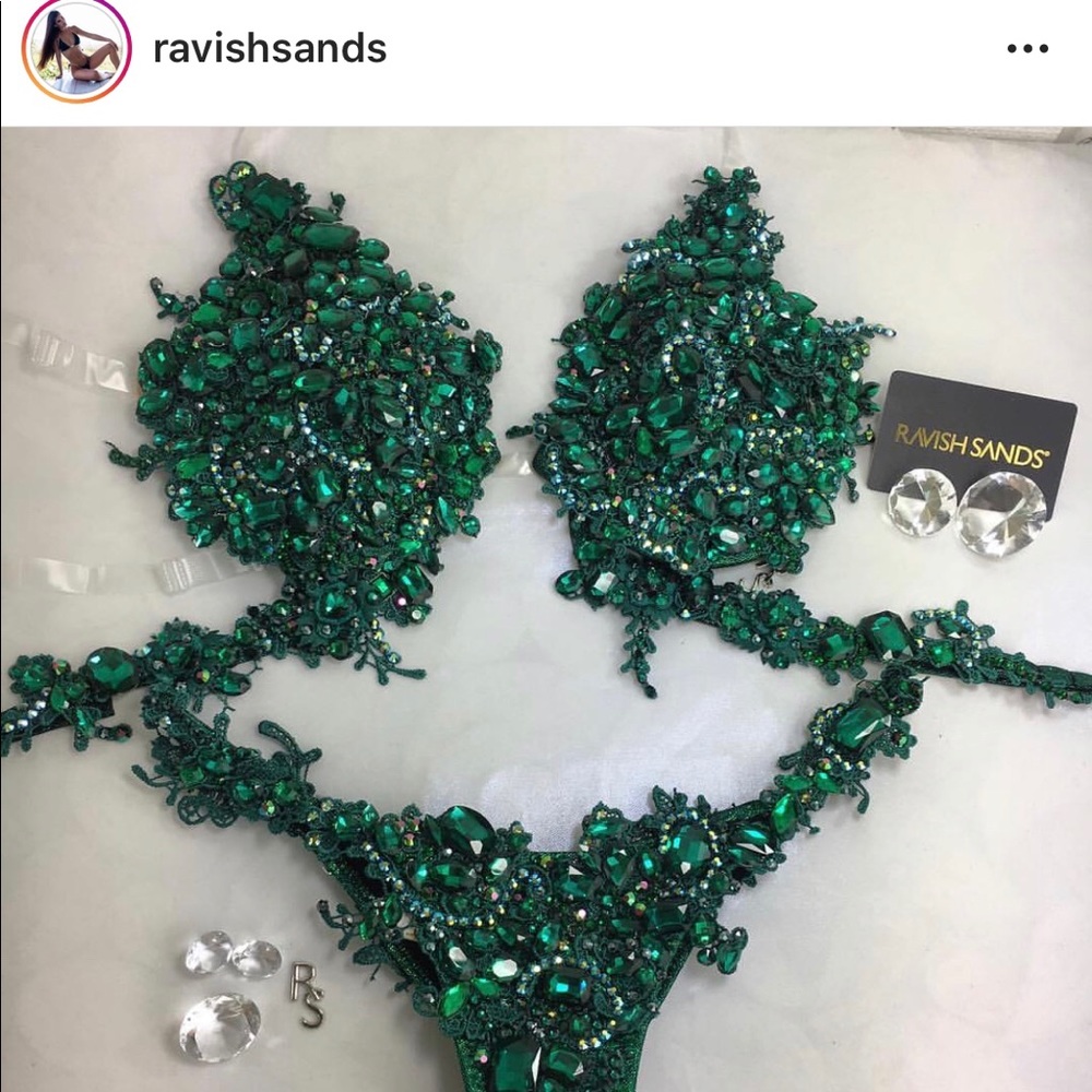 WBFF gorgeous green bikini